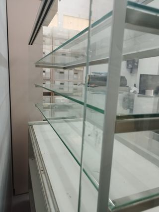 Vitrina expositora cristal y madera