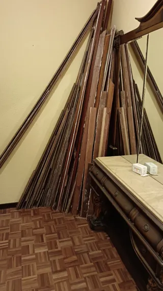 Puertas de madera con cristal y rodapié de madera