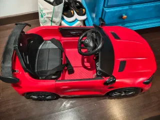 Coche eléctrico infantil rojo