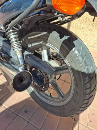 Honda CB250 Verde - Moto Naked