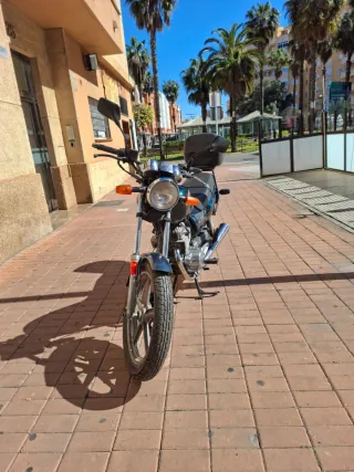 Honda CB250 Verde - Moto Naked