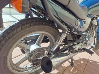 Honda CB250 Verde - Moto Naked