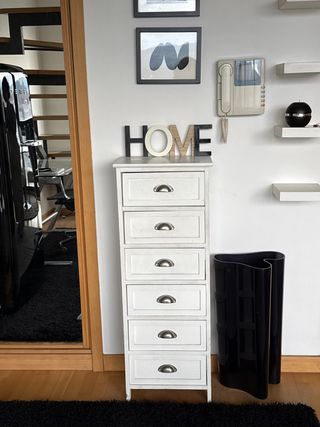 Mueble auxiliar de madera blanco