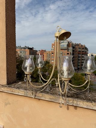 Lámpara de techo y mesillas