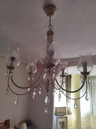 Lámpara de techo y mesillas