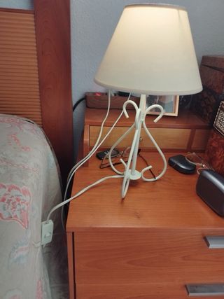 Lámpara de techo y mesillas