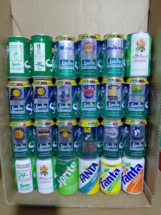 Lattine di birra vuote da collezione