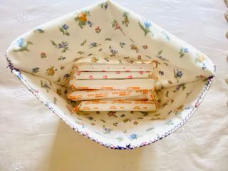 PRECIOSO NECESER FLORAL CON LAZO AZUL