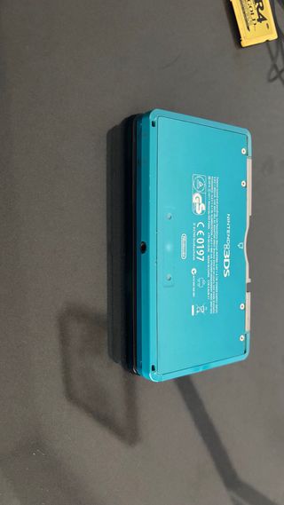 Nintendo 3DS Azul con cargador y targeta de juegos