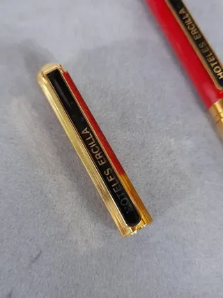 Bolígrafo mini HOTELES ERCILA dorado. Leer