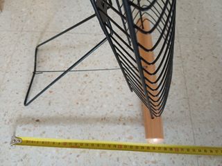 Torre Soporte Metálico para 40 DVDs / Juegos