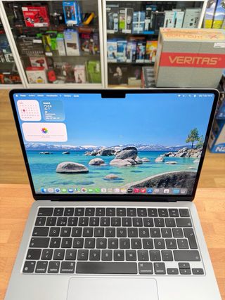 MacBook Air M2 2022 8GB RAM 256GB SSD