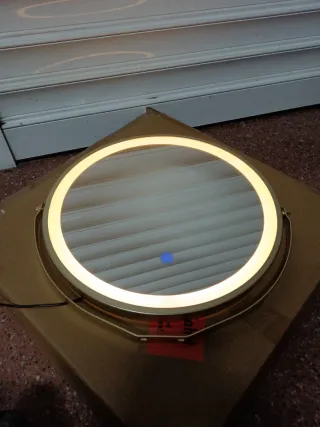 Specchio da trucco dorato e trasparente