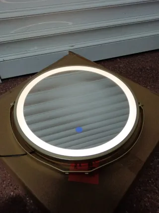 Specchio da trucco dorato e trasparente