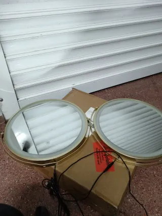 Specchio da trucco dorato e trasparente