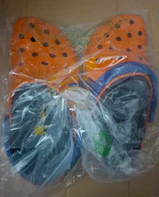 Zuecos Dragon Ball tipo crocs naranja  Talla 41/42