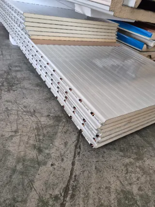 Paneles sándwich aislantes