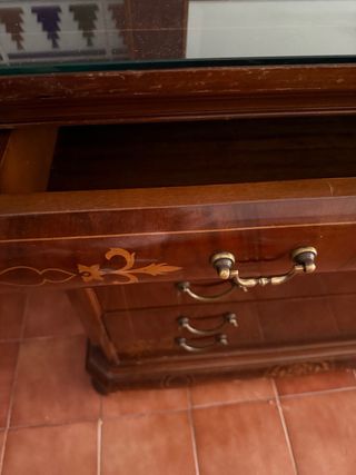 Cómoda de madera caoba con espejo