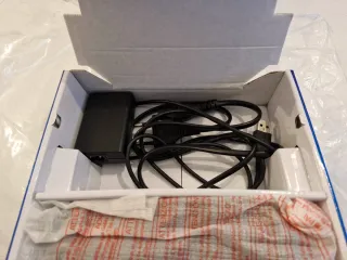 Sony PS Vita 3G/Wi-Fi Negra con caja y 3 juegos
