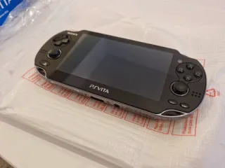 Sony PS Vita 3G/Wi-Fi Negra con caja y 3 juegos