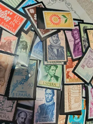 200 Sellos España Nuevos. Con protector