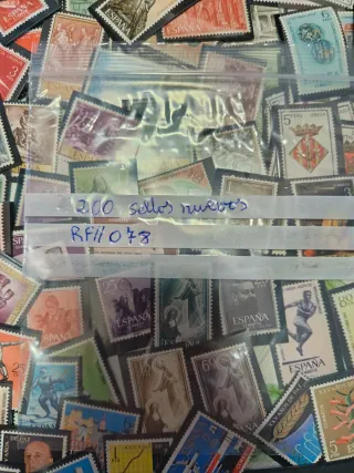 200 Sellos España Nuevos. Con protector