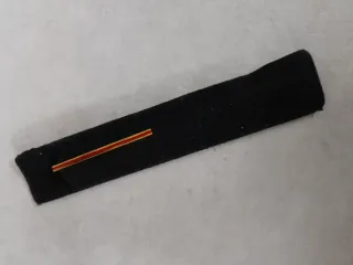 Bolígrafo rojo y dorado muy elegante con funda