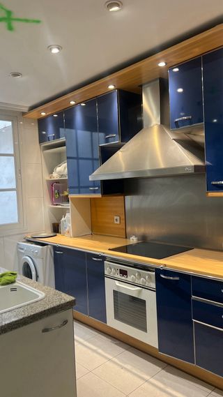 Muebles de cocina azul y madera