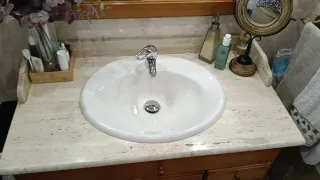 Mueble baño madera y piedra