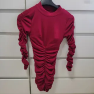 Vestido  burdeos fruncido manga larga