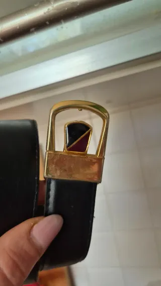 Cintura nera fibbia oro con inserto