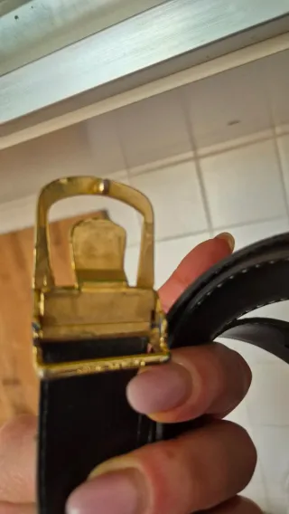 Cintura nera fibbia oro con inserto