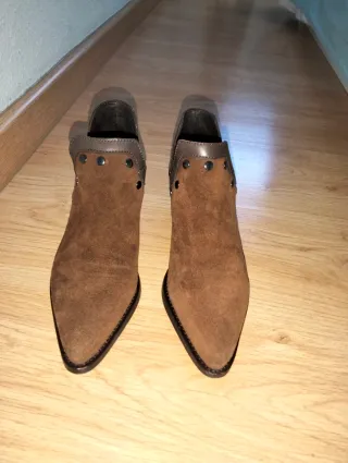 Botines de ante marrones