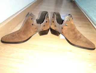 Botines de ante marrones