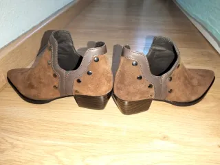 Botines de ante marrones