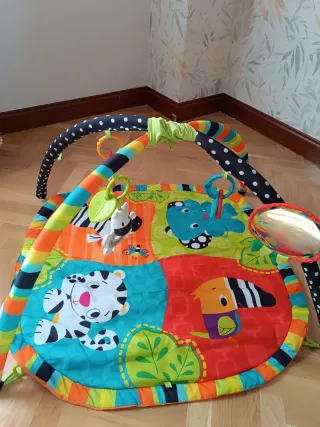 Manta de juegos bebé con arcos y juguetes