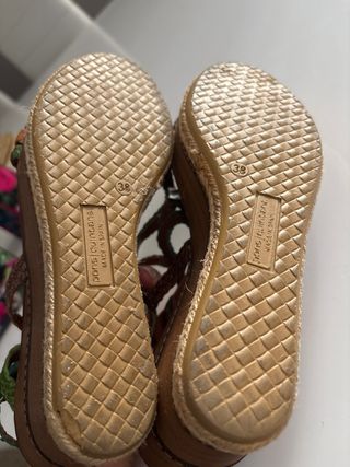 Sandalias cuña tiras trenzadas