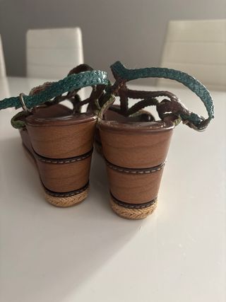 Sandalias cuña tiras trenzadas