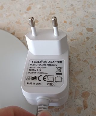 Lámpara de Mesa LED (5.5W / 300 lúmenes)