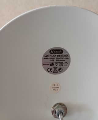 Lámpara de Mesa LED (5.5W / 300 lúmenes)