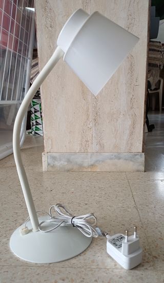 Lámpara de Mesa LED (5.5W / 300 lúmenes)