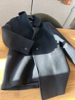 Abrigo negro Zara clásico