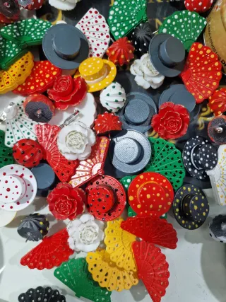 Pines y broches para la feria