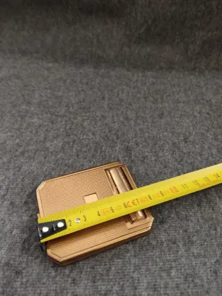 Antigua polvera Corona París