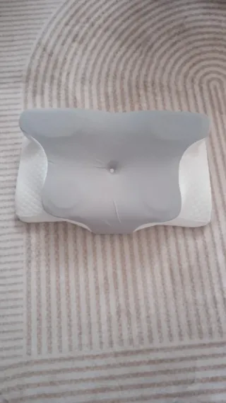Almohada Ortopédica Gris y Blanca