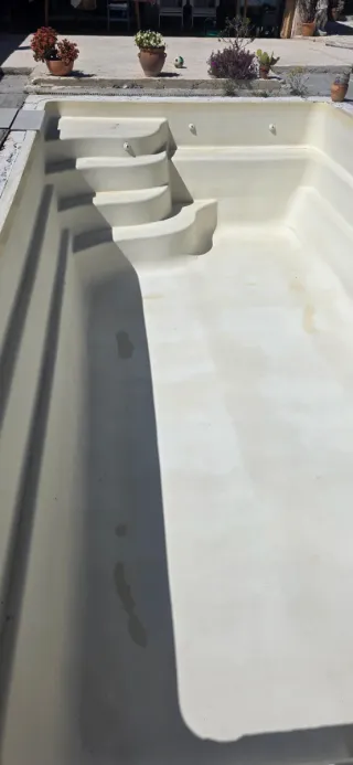 Piscina de fibra beige