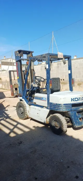 Carretilla Komatsu 2500kg matriculada