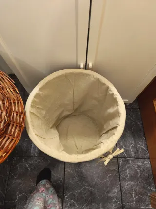 Cesta de mimbre colada