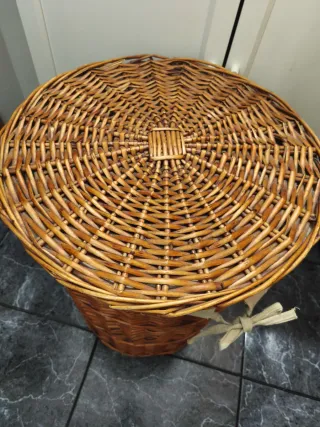 Cesta de mimbre colada