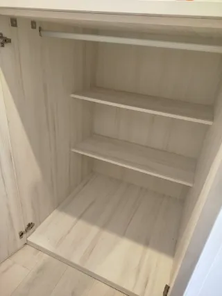 Cama con armarios integrados